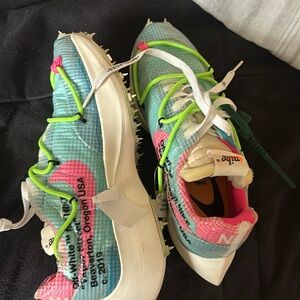 I’m selling the off-white vapor street shoes